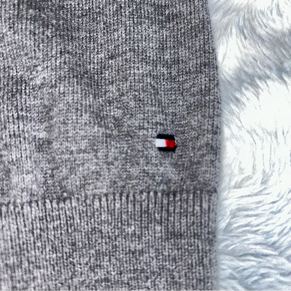 Tommy Hilfiger Sweater💞 - Picture 3 of 4